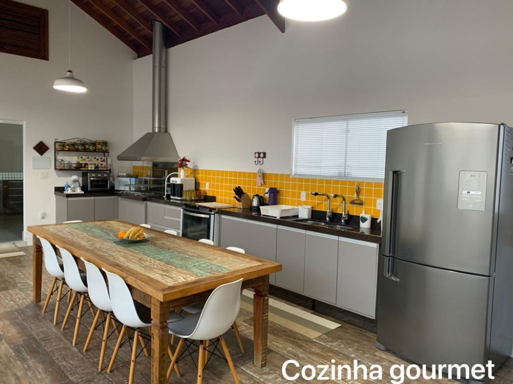 VENDO CASA COM 06 DORMITÓRIOS